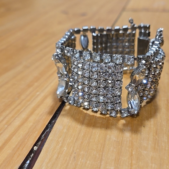 Vintage 1950s cuff rhinestone bracelet - Picture 4 of 4